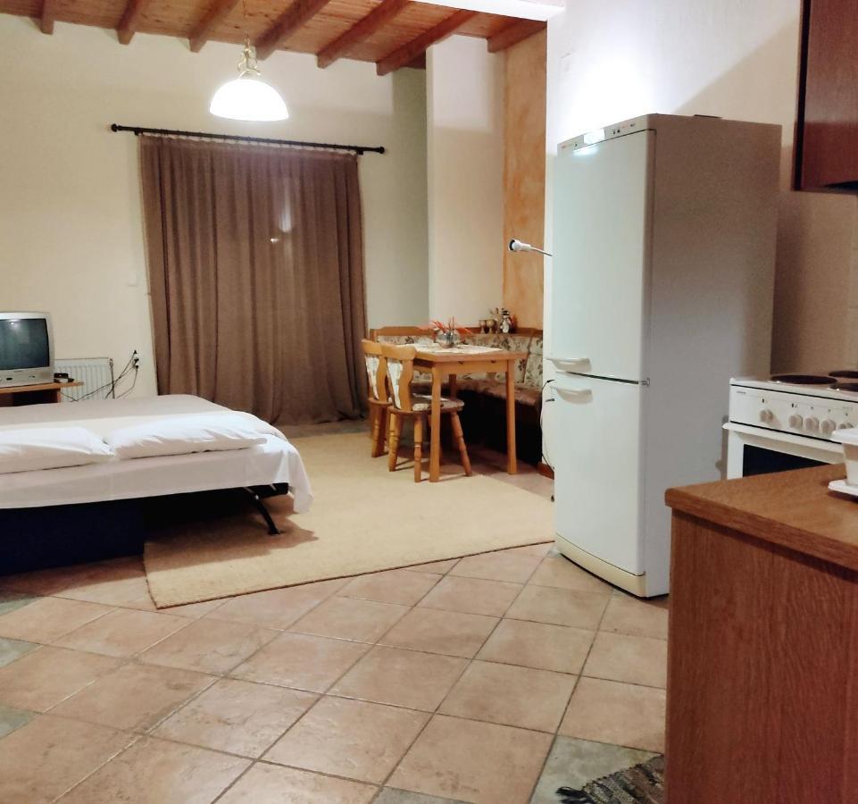 Klio Guesthouse Портария Экстерьер фото